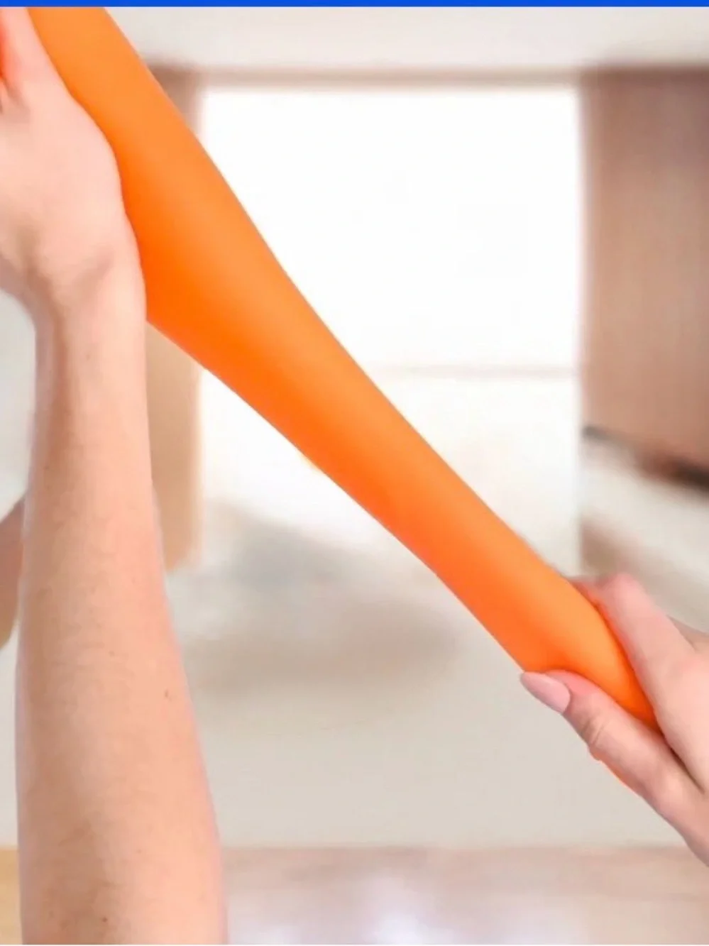 TOYMENDOUS (SUNNY DAYS)JUMBO SQUISHY CARROT SENSORY TOY. TRENDING/ORIGINAL NWT
